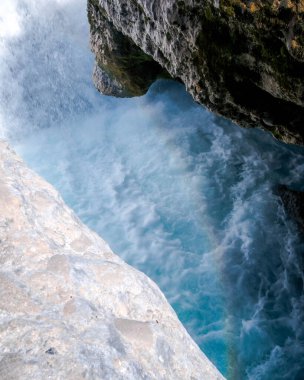 Şelale ve Rocky Gorge 'da Saklı Gökkuşağı