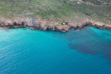 Girit 'in Omprogialos Octopus Körfezi' ndeki çarpıcı Turkuaz Denizi. Yüksek kalite fotoğraf