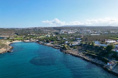 Agios Onoufrios, Girit, Yunanistan. 22 Ocak 2023. Chania yakınlarındaki Agios Onoufrios köyünün büyüleyici plajı. Yüksek kalite fotoğraf