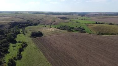 Volodarsk Hills ve Cultivated Plains in Early Fall. Yüksek kaliteli FullHD görüntüler