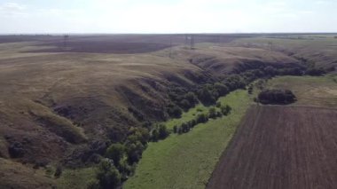 Volodarsk Hills ve Cultivated Plains in Early Fall. Yüksek kaliteli FullHD görüntüler