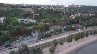 Mariupol, Ukrayna. 6 Eylül 2021. Akşam Havacılığı, Mariupol İskelesi ve Azov Denizi, Primorsky Bölgesi. Yüksek kaliteli FullHD görüntüler