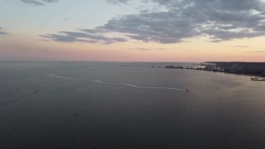 Mariupol, Ukrayna. 6 Eylül 2021. Sunset, Primorsky Bölgesi 'nde insansız hava aracı vuruldu. Yüksek kaliteli FullHD görüntüler
