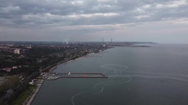 Mariupol, Ukrayna. 6 Eylül 2021. Azov Denizi 'nde Küçük Tekne Kalkıyor. Yüksek kaliteli FullHD görüntüler