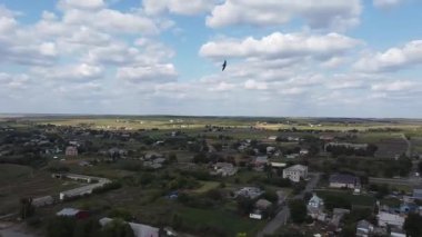 Maloyanisol, Donetsk bölgesi, Ukrayna. 4 Eylül 2021. Köy merkezinin hava görüntüsü. Yüksek kaliteli FullHD görüntüler