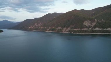 Georgia 'daki Yapay Göl Gökyüzünden Manzaralı Görüntü. Yüksek kalite 4k görüntü
