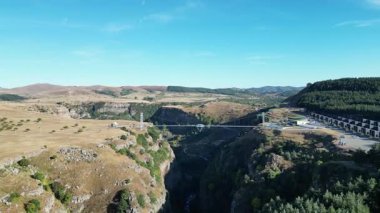 Dashbashi, Tsalka, Georgia. 27 Eylül 2022. Elmas 360 Cafe 'li Dashbashi Kanyonu manzaralı kanyon ve turistik mekan 