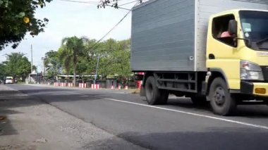 Pasuruan, Endonezya - 21 Haziran 2024: Kamyon ve araba projesi harika görünüyor