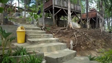 Köydeki park harika görünüyor.