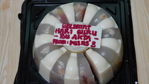 Kediri, Endonezya - 20 Haziran 2025: Nesnenin üzerinde güzel bir işaret ve sembol