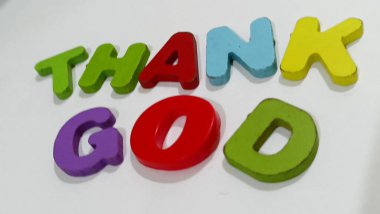 Teşekkürün renkli ifadesi. Canlı 