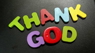 Teşekkürün renkli ifadesi. Canlı 