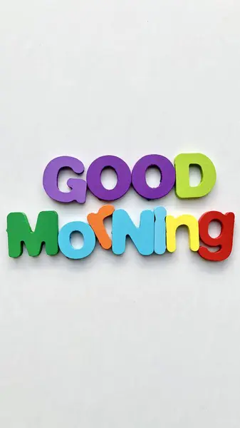 Renkli Tahta Harfler Beyaz Arkaplanda 