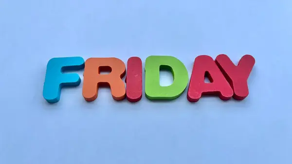 Beyaz arka planda renkli ahşap 