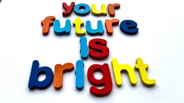 Geleceğin Parlak: Renkli ve ilham verici bir mesaj