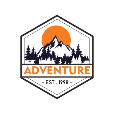 Klasik macera logoları, dağ rozetleri. El çizilmiş çıkartmalar, seyahat gezisi gezileri için tasarlanmış çıkartmalar.