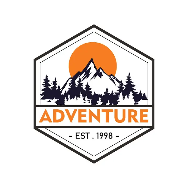 Klasik macera logoları, dağ rozetleri. El çizilmiş çıkartmalar, seyahat gezisi gezileri için tasarlanmış çıkartmalar.