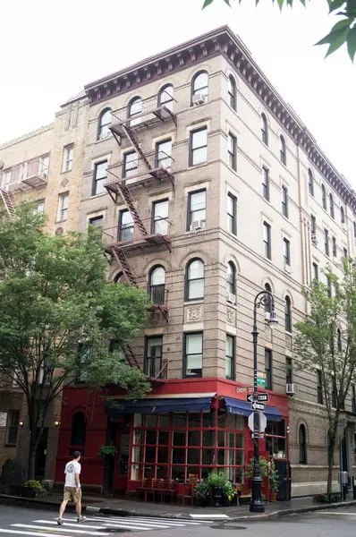 90 Bedford Caddesi, New York Şehri. 12 Ağustos 2018. Friends dizisinde oynadığı için ünlü bir binanın fotoğrafı.