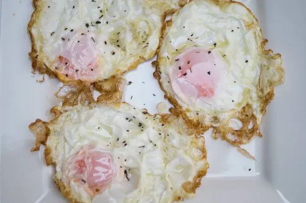 Taze yumurta yakın.