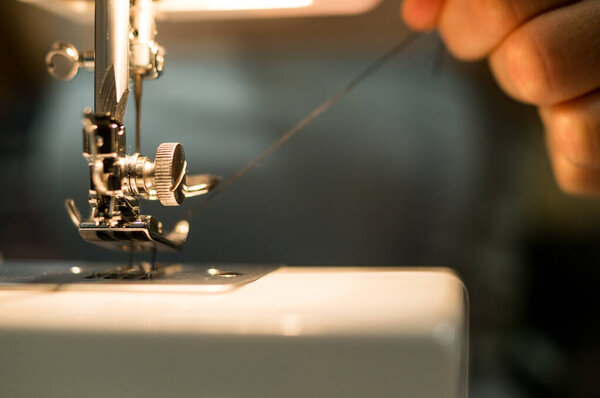 Швейная машина крупным планом