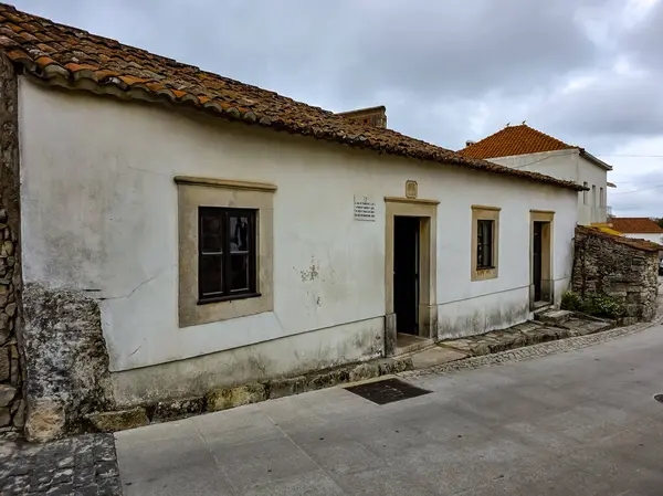 Fatima, Portekiz 3 Nisan 2025: 1917 'de Marian hayaletlerine tanık olan üç çobandan ikisi olan Francisco ve Jacinta Marto' nun orijinal evleri.