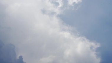 Beyaz bulutlu mavi gökyüzü, doğa arkaplan