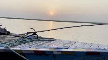 Gün batımında balıkçı teknesi