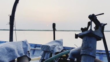 Denizde balıkçı teknesi