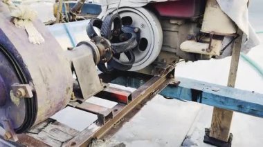 Metal ve borulu endüstriyel makine