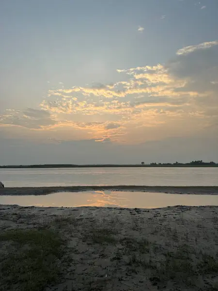 Güzel deniz manzarası ve kumsal.