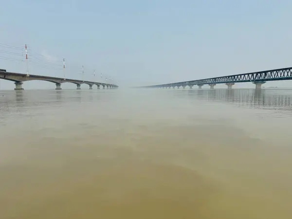 Sabahları deniz köprüsü.