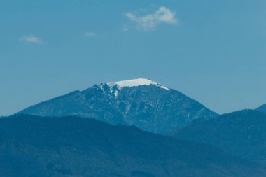 Mount Top Solunska Glava - Kuzey Makedonların en yüksek ve en ikonik zirvelerinden biri olan Vrv Solunska Glava 'nın çarpıcı manzarası, açık bir günde kaydedildi. 