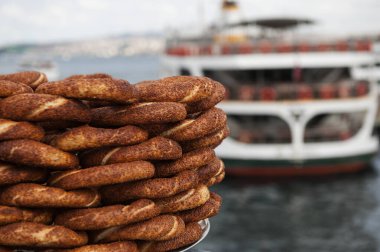 Tipik Türk Sokak Yemekleri; İstanbul, Türkiye 'deki Galata Köprüsü' nde satışa sunuldu