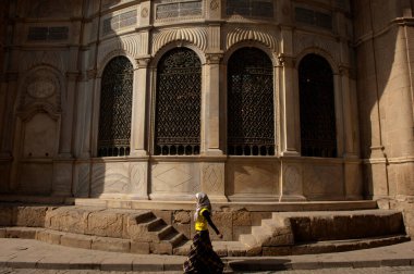 Kahire, Mısır, 13 Nisan 2006.Şeriat Muizz l Din Allah, Han al Khalili Bazaar Kahire, Mısır boyunca Sabil 'i restore etti.                 