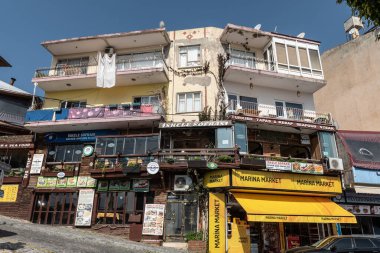 Alanya, Türkiye. 7 Nisan 2021 'de Türkiye' nin Riviera kentindeki Alanya limanı yakınlarındaki bir Türk aile restoranı