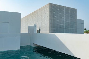 Abu Dabi, Birleşik Arap Emirlikleri. 23 Haziran 2019. Louvre Abu Dabi 'nin mimarisi, Abu Dabi' deki Saadiyat Adası 'nda bulunan bir sanat müzesi, Birleşik Arap Emirlikleri, Orta Doğu. 