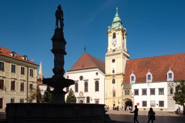 Bratislava, Slovakya. 2 Ekim 2023 Hlavne Namestie, Kutsal Kurtarıcı Kilisesi veya Cizvit Kilisesi Eski Kasabası, Bratislava, Slovakya