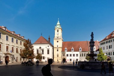 Bratislava, Slovakya. 2 Ekim 2023 Hlavne Namestie, Kutsal Kurtarıcı Kilisesi veya Cizvit Kilisesi Eski Kasabası, Bratislava, Slovakya