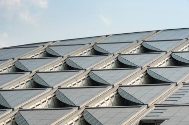 İskenderiye, Mısır. 2 Aralık 2022 'de Mısır' ın başkenti İskenderiye 'de Akdeniz kıyısındaki büyük bir kütüphane ve kültür merkezi olan Bibliotheca Alexandrina' nın mimari ayrıntıları.