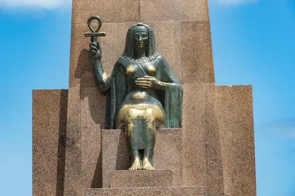 İskenderiye, Mısır. 26 Haziran 2024 Hypatia Heykeli, o zamanlar Doğu Roma İmparatorluğu 'nun bir parçası olan İskenderiye, Mısır' da yaşamış Neoplatonist filozof, gökbilimci ve matematikçi.. 