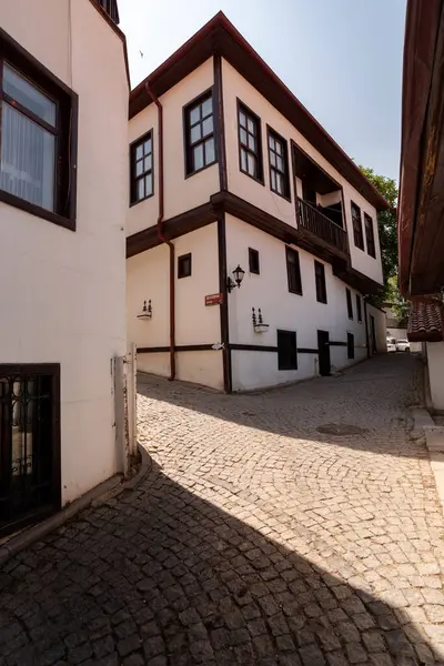 Ankara, Türkiye 'de kent caddesi manzarası. 17 Kasım 2020