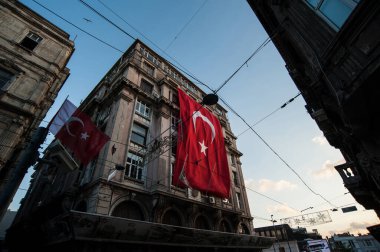 İstanbul, Türkiye 'de şehir caddesi manzarası. 18 Temmuz 2021