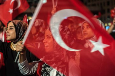 İstanbul 'da 2016 İstanbul' da darbe girişiminin ardından CHP muhalefet partisi mitinginde Mustafa Kemal Atatürk 'ün kurucuları İstanbul' da 24 Temmuz 2016 'da bir araya geldi.