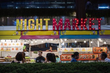 Bangkok, Tayland. 26 Mart 2025. Siam Meydanı, Bangkok, Tayland, Asya 'da popüler bir Tayland sokak yemekleri pazarı..