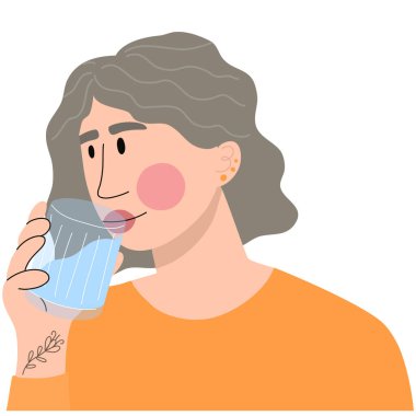 Bardaktan su içen, elinde tutan bir kadın. Sağlıklı yaşam tarzıyla bol miktarda su içme kavramı..