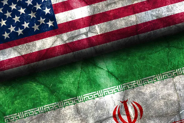 Grunge, uluslararası ilişkileri sembolize eden, üst üste binen ABD ve İran bayraklarını dokudu.