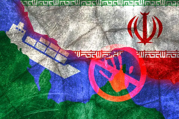 Görüntü, İran bayrağını ticari yaptırımları ve bunların küresel taşımacılık üzerindeki etkilerini temsil eden üstüste dikilmiş sembollerle tasvir ediyor.