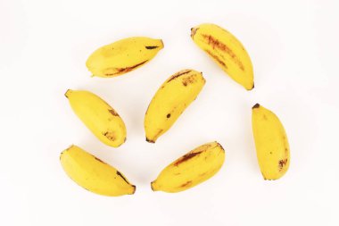 Genel bakış, sağlıklı gıda arka planı için sarı renk gösteren tatlı muzları yakalar..