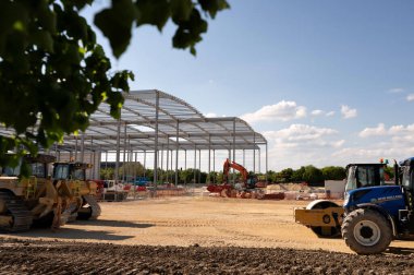 Ticari bir binanın inşaatı. Yeni depo Corby, İngiltere.