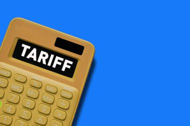 Mavi arkaplanda sarı bir hesap makinesi ve ekranda tarifesi yazılı.